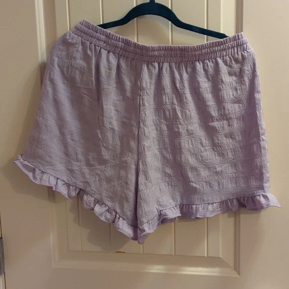 Noize 🇨🇦 Lilac Textured Ruffle Shorts - Picture 3 of 3